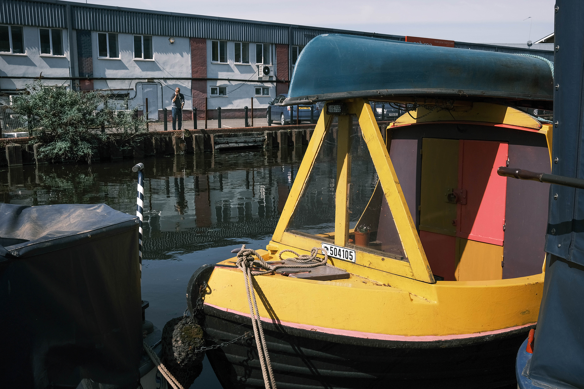 Geez_River_Lea_yellow_boat_scene_2048