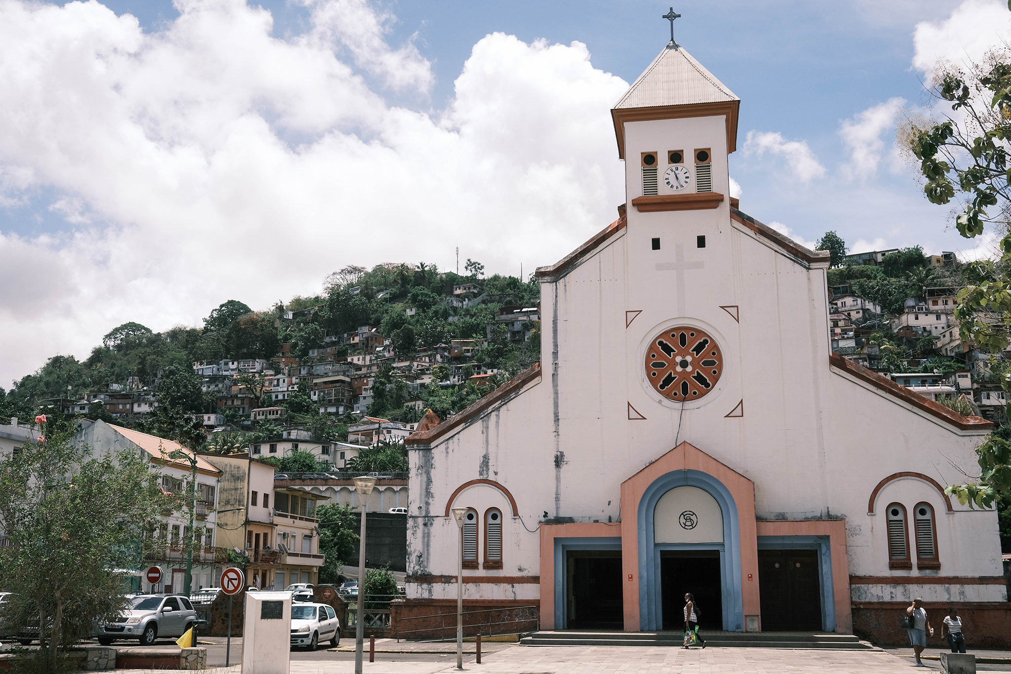 Geez_FDF_Martinique_terre_saint_ville_church_01_2048