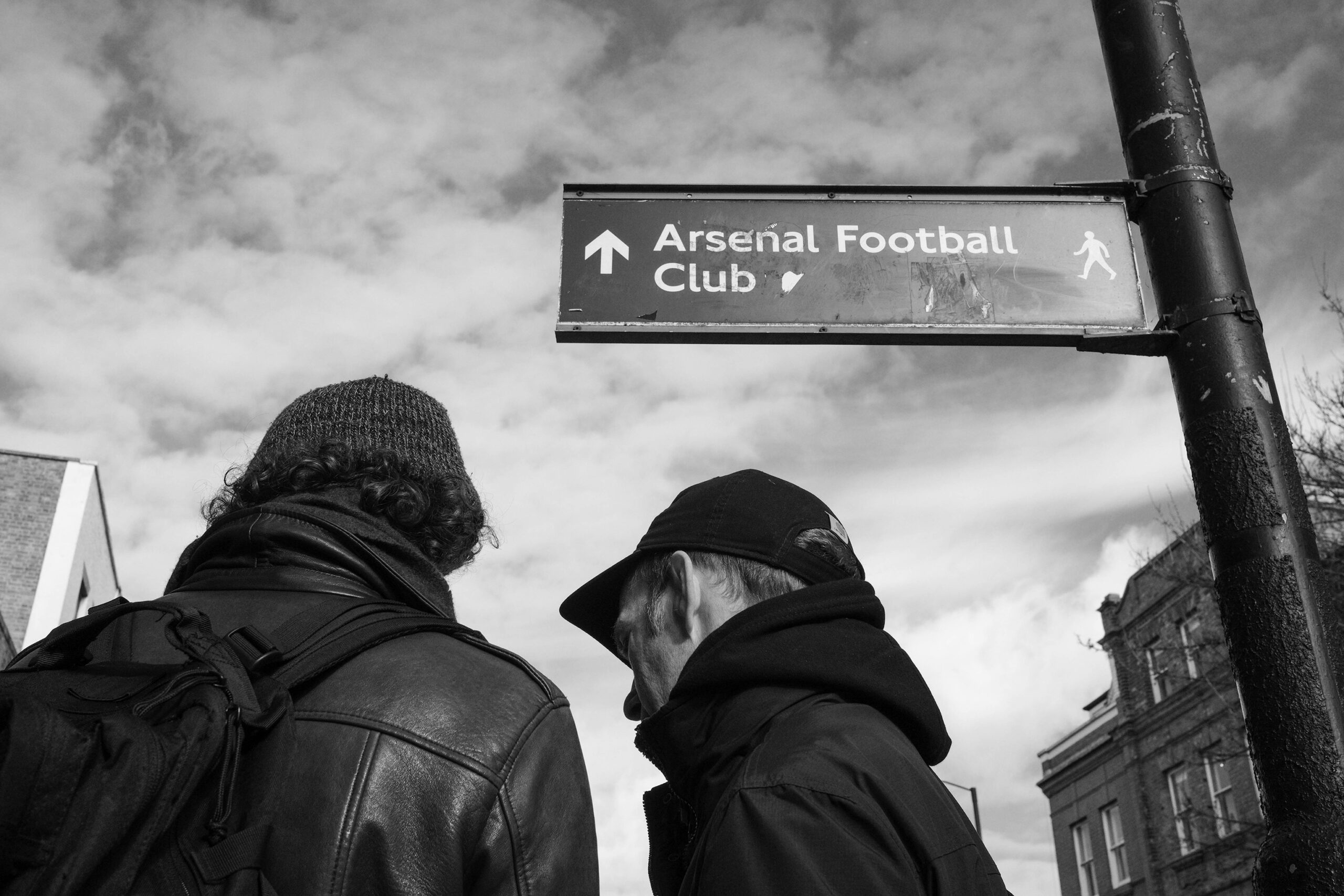 Geez_Angel_Arsenal_Club_sign_2048